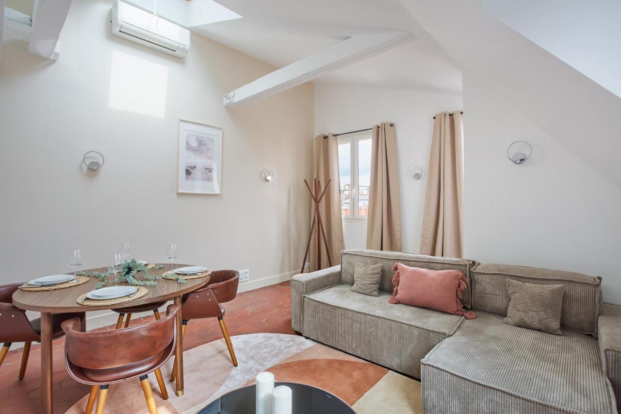 Apartement Montaigne George V By Studio Prestige Parigi Esterno foto
