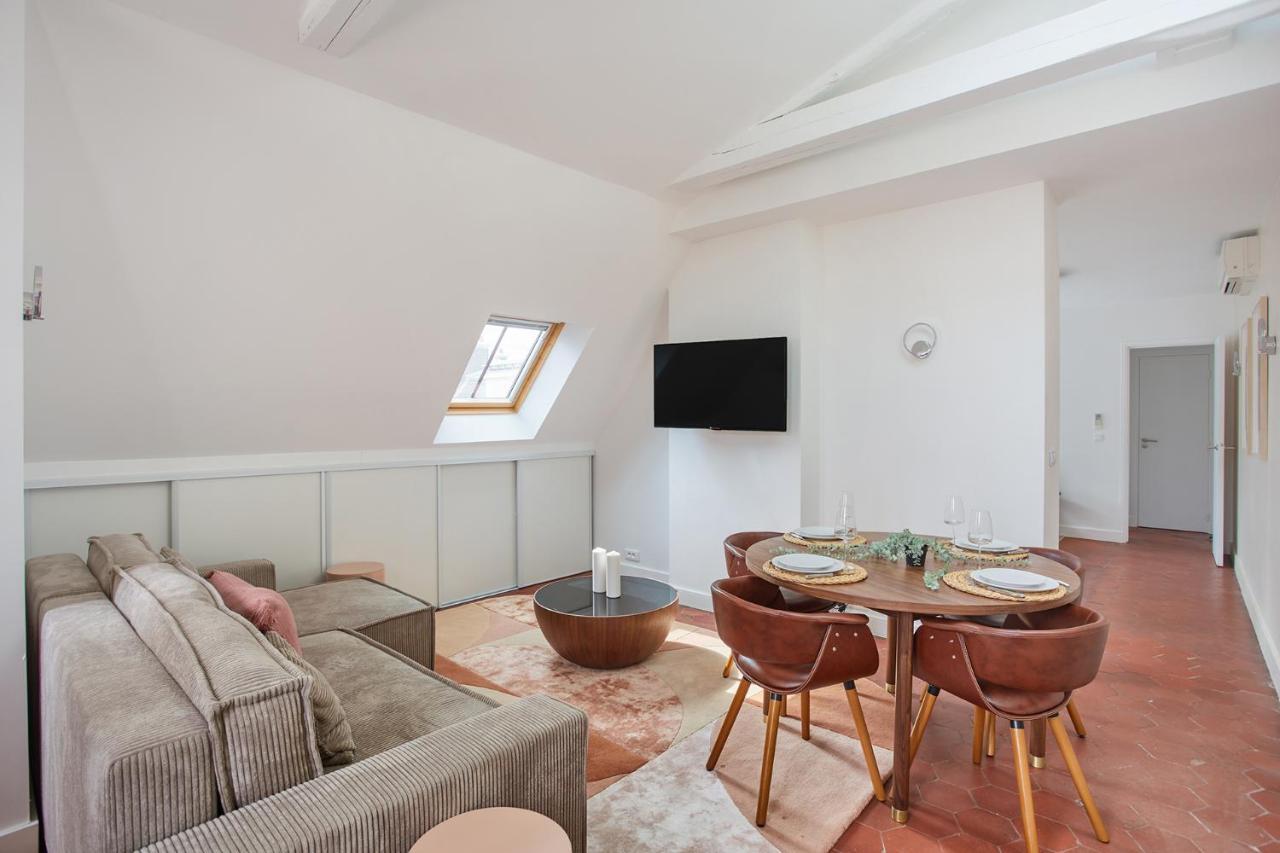 Apartement Montaigne George V By Studio Prestige Parigi Esterno foto
